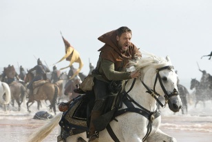 Russell Crowe como Robin Hood en la historia detrás del mito